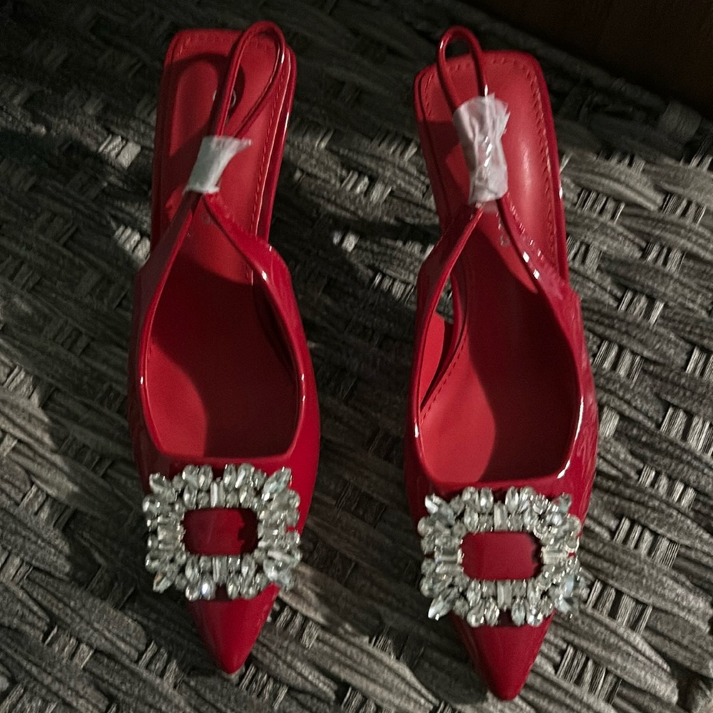 Brand new Berness pointy toe sling back heels size 8